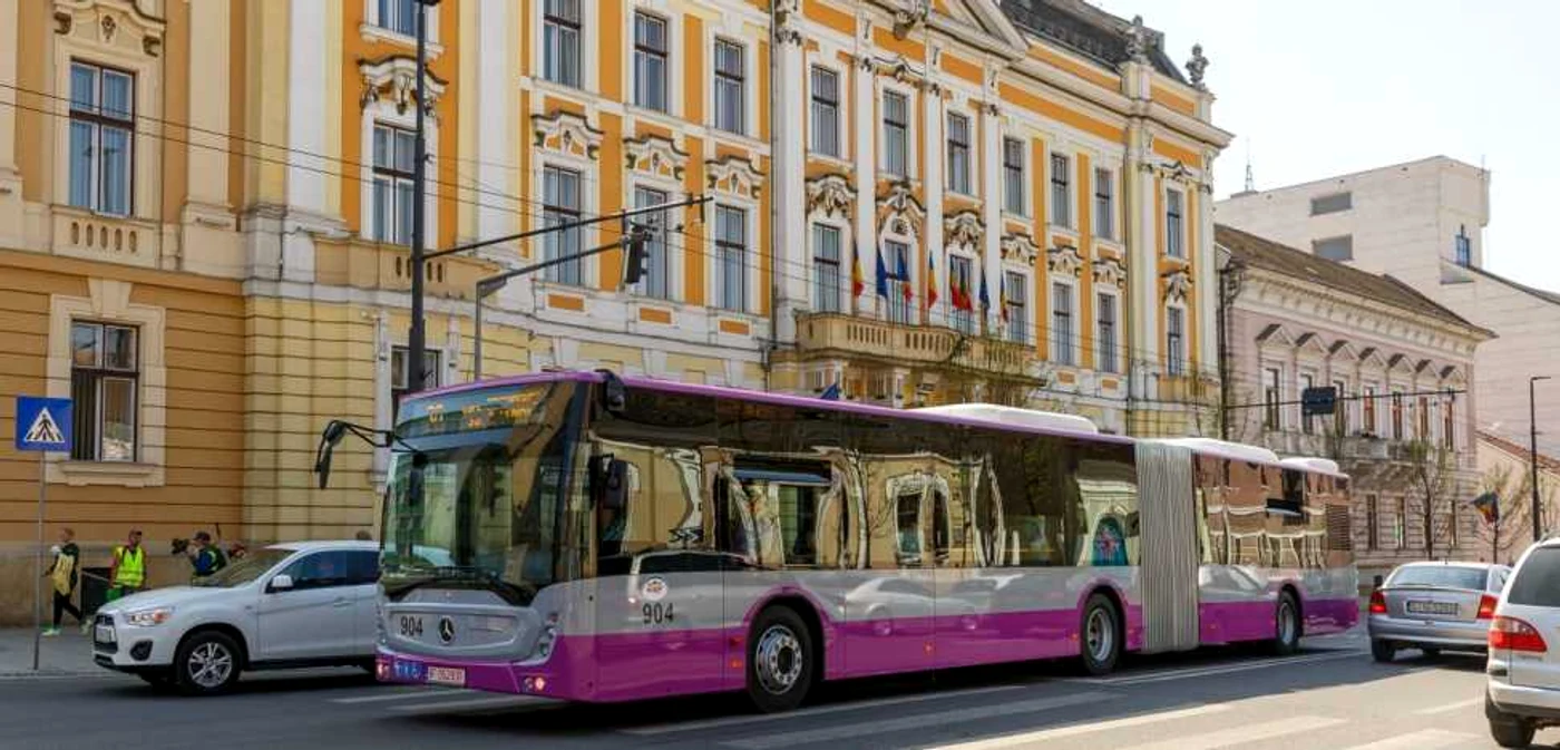 autobuz mercedes conecto cluj foto facebook emil boc