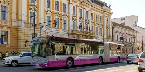 autobuz mercedes conecto cluj foto facebook emil boc