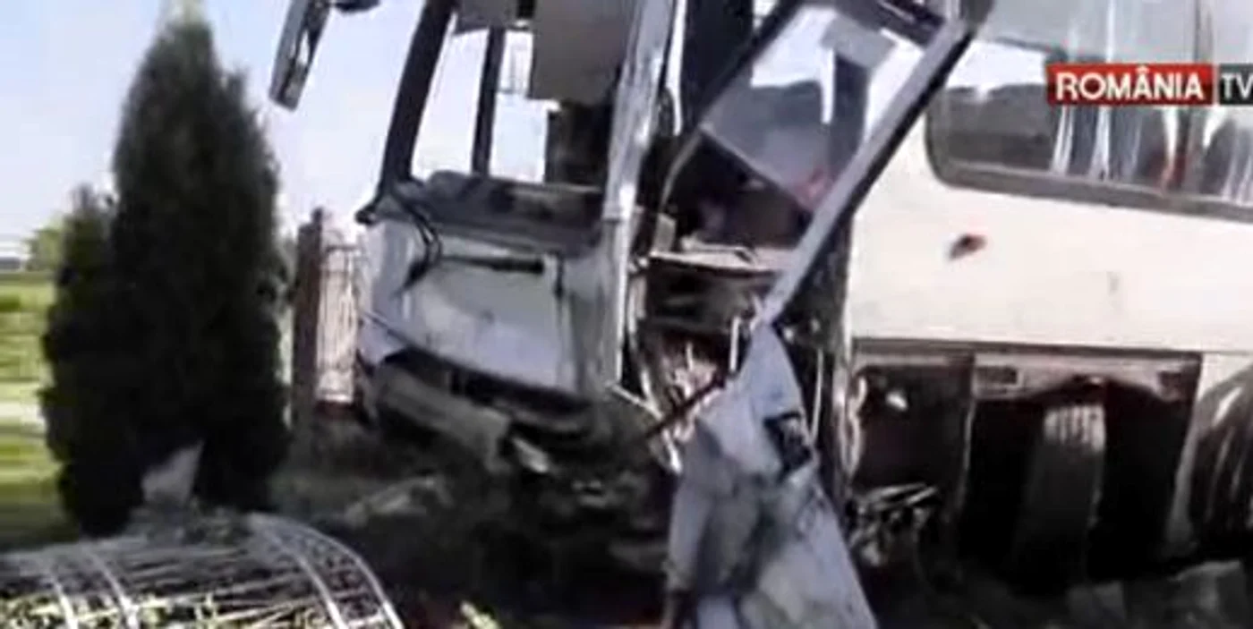 În urma accidentului, toţi pasagerii din maşină au murit