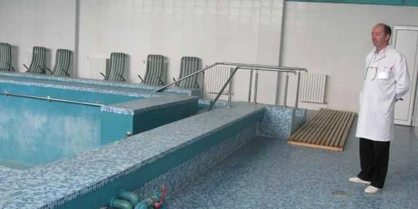 Piscina de la Spitalul de Recuperare din Iaşi este folosită şi de copii FOTO