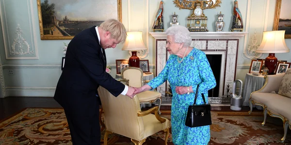 demisia lui Boris Johnson Regina Elisabeta jpg