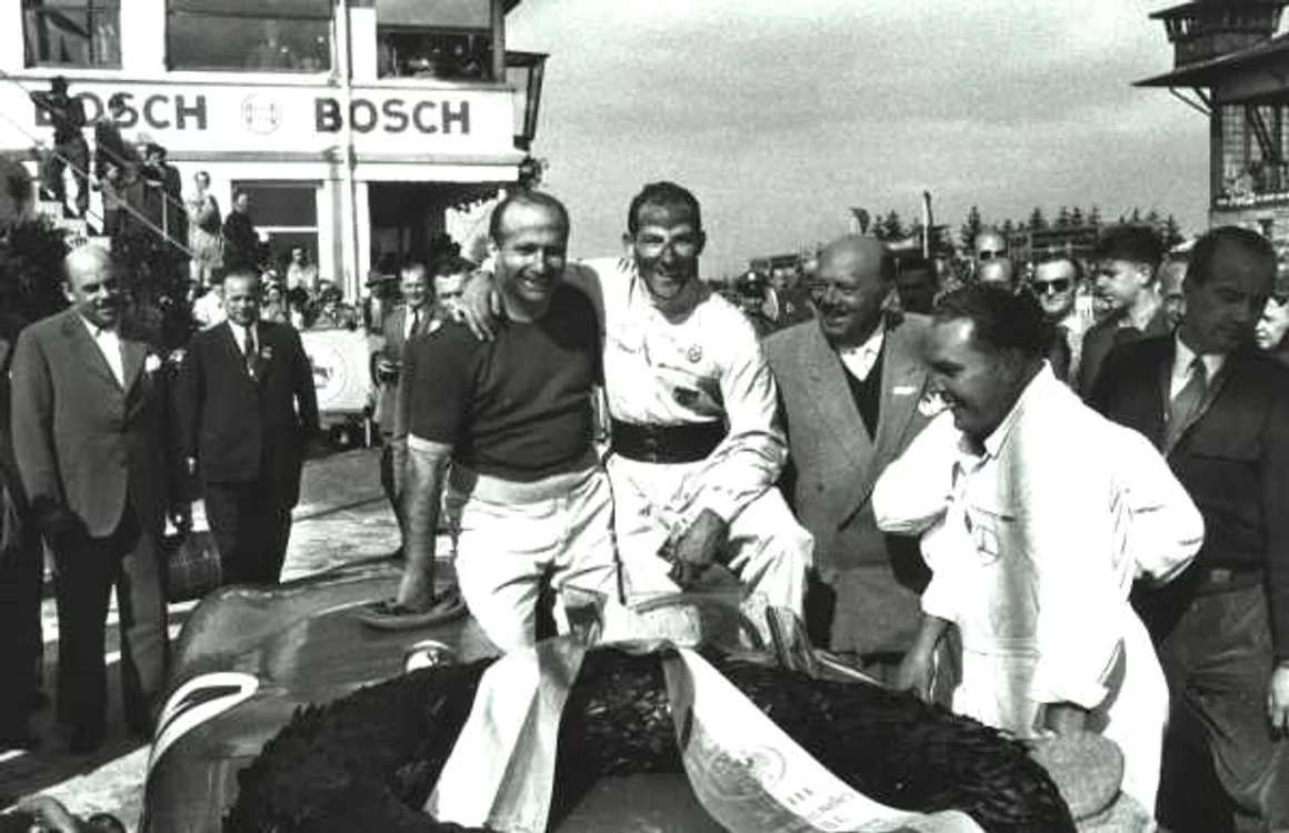Sir Stirling Moss alături de Juan Manuel Fangio