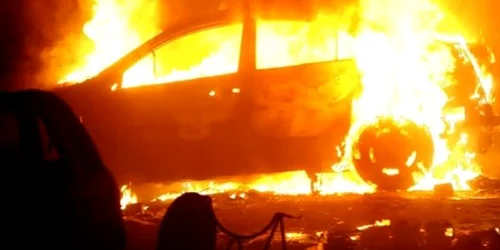 Angajatul Direcţiei Municipiului Bucureşti pentru Accize şi Operaţiuni Vamale a incendiat 25 de maşini (foto arhivă)