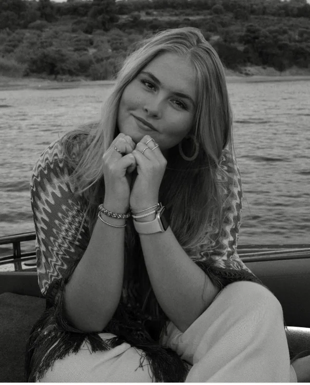 Amalia a Olandei bw PNG
