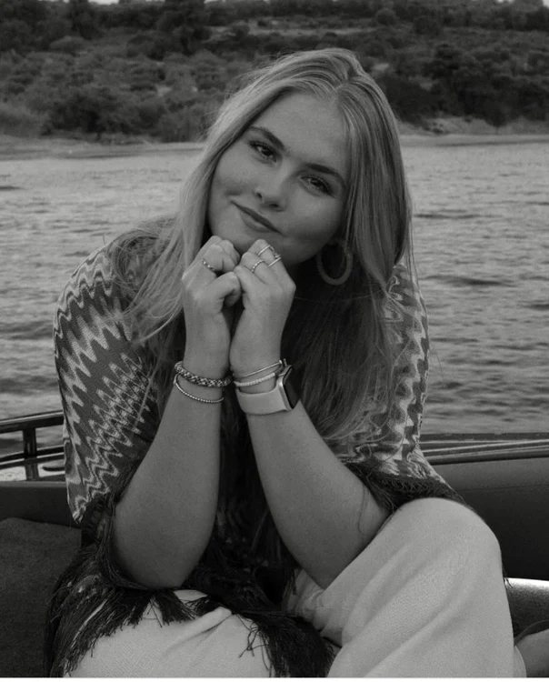 Amalia a Olandei bw PNG