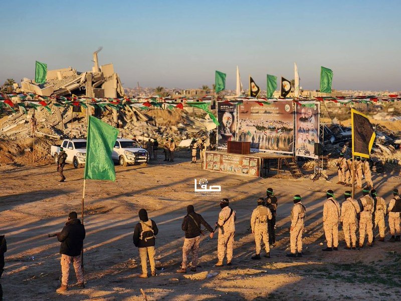 Hamas a eliberat cei trei ostatici israelieni în schimbul a peste 300 de palestinieni