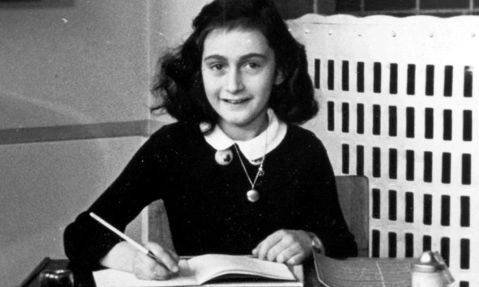 Calendar 12 iunie: 1942   În ziua în care a împlinit 13 ani, Anne Frank a început să și scrie jurnalul jpeg