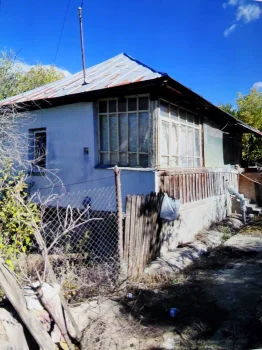 Terenul are 2200 de metri pătrați / foto: OLX