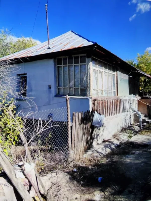 Terenul are 2200 de metri pătrați / foto: OLX