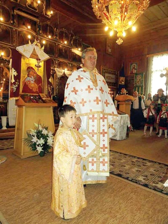 Monica Anghel  şi fiul ei au învăţat  să călărească (FOTOGRAFII: ARHIVA PERSONALĂ)