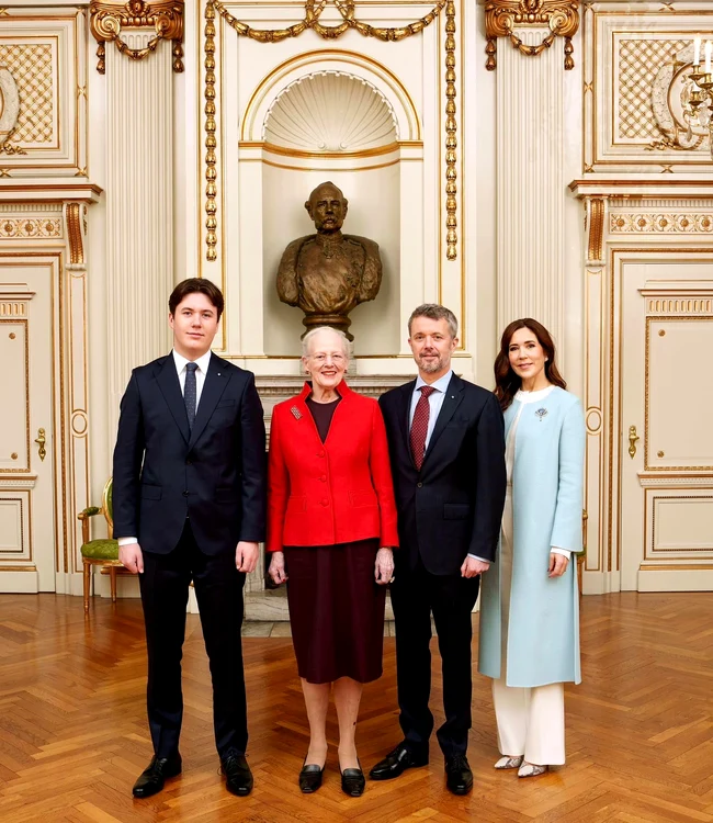 alaturi de Regina Margrethe a II a, Printul Frederik si Printesa Mary, Printul Christian al Danemarcei la primul Consiliu de Stat   Casa Regala daneza (3) jpg