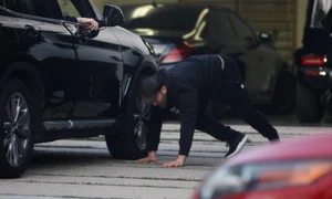     aşa că tati  îi pregăteşte  o surpriză    jpeg