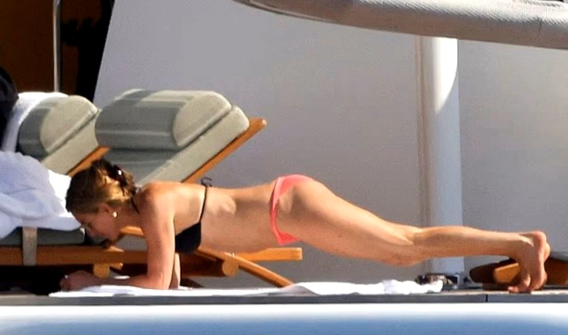 Jennifer Aniston, în bikini pe iaht la 57 de ani / foto: Daily Mail