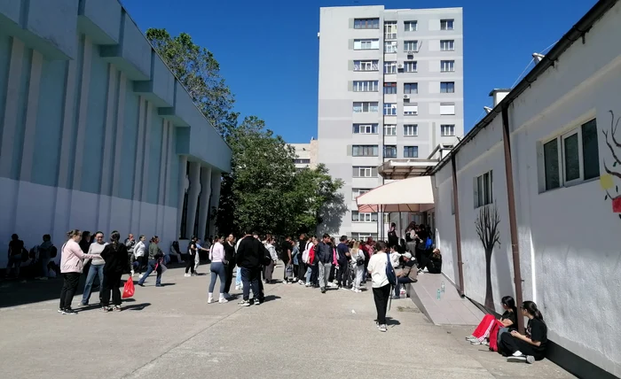 Emoții pentru elevii care vor să fie admiși la Pedagogic FOTO: Alina Mitran