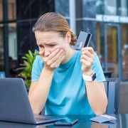 Inselatorie online plata card FOTO Shutterstock jpg