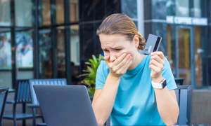 Inselatorie online plata card FOTO Shutterstock jpg