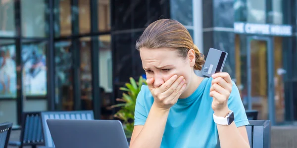 Inselatorie online plata card FOTO Shutterstock jpg