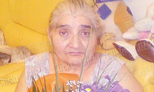 Actriţa susţine  că mama ei este  o femeie puternică (FOTOGRAFII: ARHIVA PERSONALĂ) jpeg