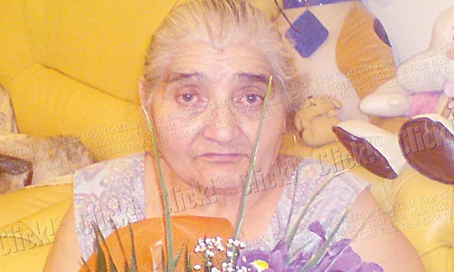 Actriţa susţine  că mama ei este  o femeie puternică (FOTOGRAFII: ARHIVA PERSONALĂ) jpeg