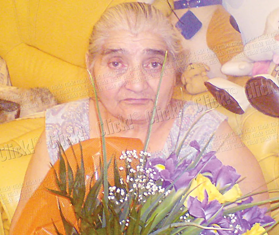 Actriţa susţine  că mama ei este  o femeie puternică (FOTOGRAFII: ARHIVA PERSONALĂ)