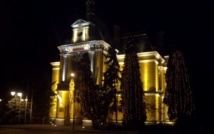 Teatrul MIhai Eminescu Botoşani : foto Adevărul