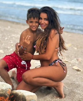 O mămică mândră de băiatul ei, Elena Ionescu își dorește să aibă un an nou bun și prosper, cel puțin ca 2025