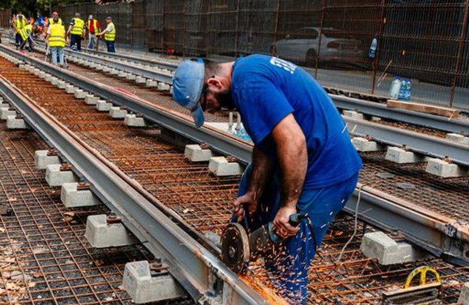 Primăria Capitalei a mai atribuit un contract de reabilitare a liniilor de tramvai. Sunt vizați 18 kilometri