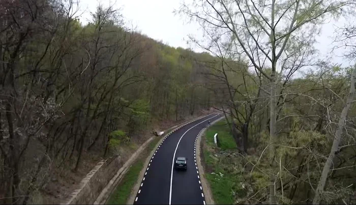 Drumul oaselor a fost asfaltat FOTO: Captură video