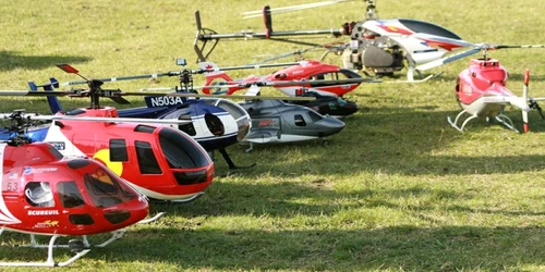 Concurenţii vor face demonstraţii cu elicopterele. FOTOnewsbv.ro