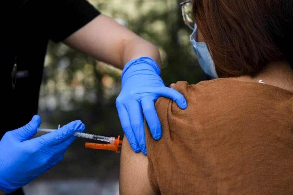 
    Dovada vaccinului va fi necesară în anumite situaţiifoto: AFP  