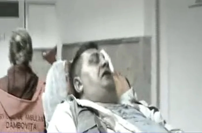 Pădurarul a suferit multiple leziuni, fiind transportat la Spitalul Judeţean de Urgenţă Târgovişte