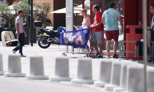 Florin şi soţia lui, Ioana, au fost împreună la cumpărături (foto: ALEX MUSCALIU) jpeg