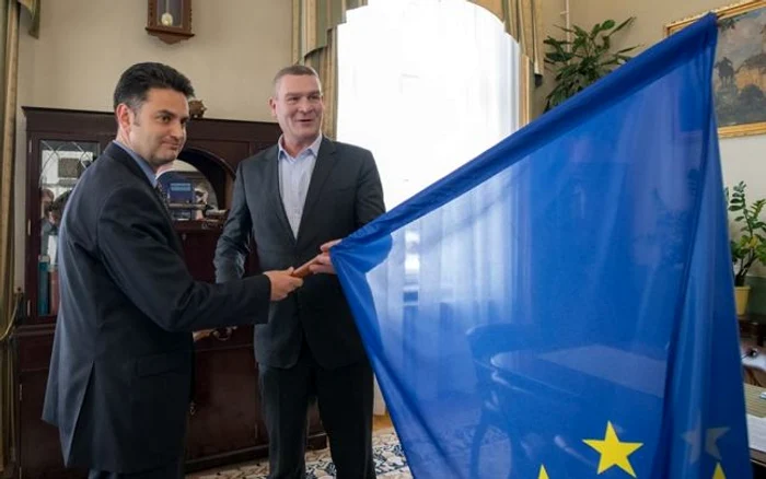 Peter Marki Zay (stânga), premiarul din Hódmezővásárhely şi edilul din Szeged