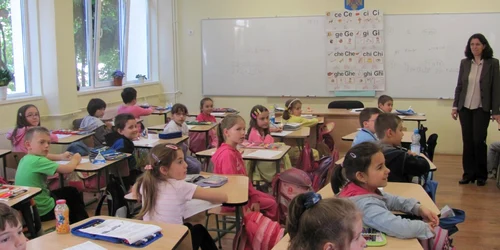 Cel mai probabil, copiii vor avea aceeaşi învăţătoare din clasa pregătitoare până în clasa a IV-a