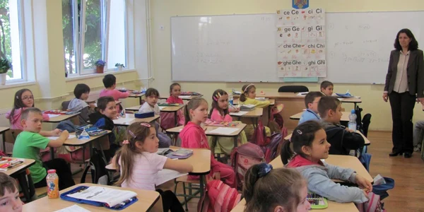 Cel mai probabil, copiii vor avea aceeaşi învăţătoare din clasa pregătitoare până în clasa a IV-a