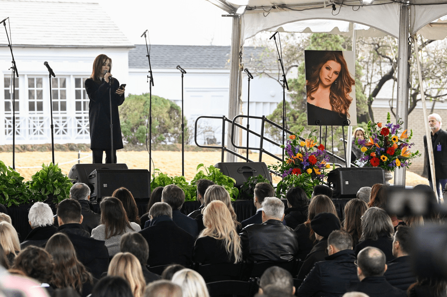 Lisa Marie Presley a fost înmormântată lângă tatăl și fiul său, la Graceland - VIDEO