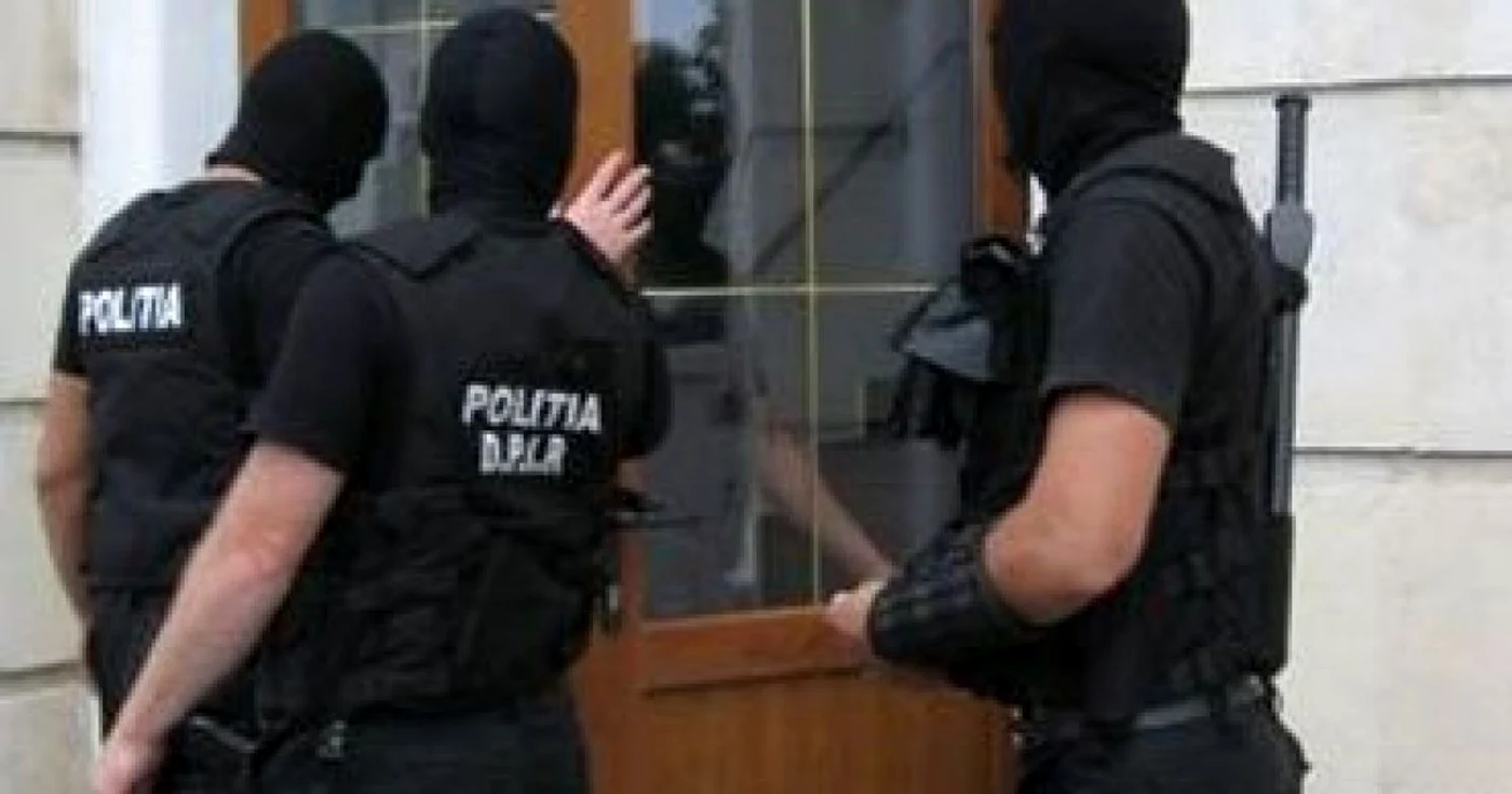 Hunedoara: Procurorii DIICOT au reţinut şase suspecţi pentru trafic de droguri de risc