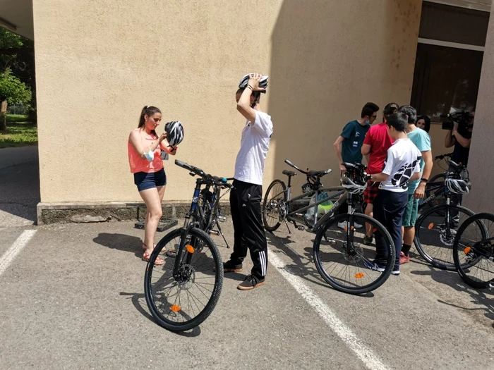 Biciclete tandem pentru nevăzătorii care fac turul Timişoarei FOTO Ş.Both