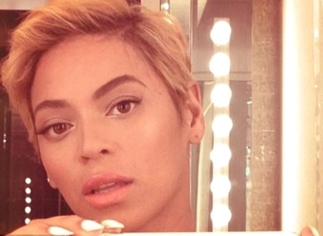 
    Beyonce are un nou look  