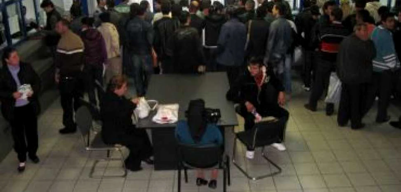 Slatina: Şomerii stau la coadă la „viză“