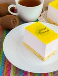 Cheesecake cu kiwi  Sursa foto shutterstock 403737568 jpg
