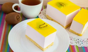 Cheesecake cu kiwi  Sursa foto shutterstock 403737568 jpg