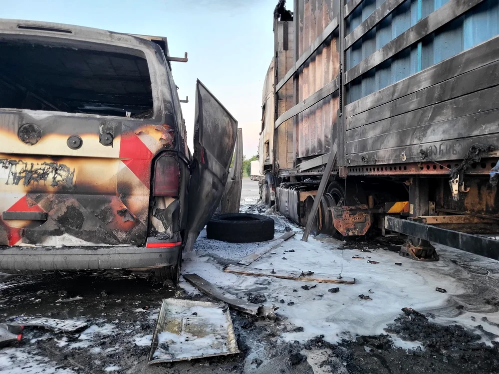 Autoutilitara și camionul, distruse de incendiu- FOTO Facebook ISU Giurgiu