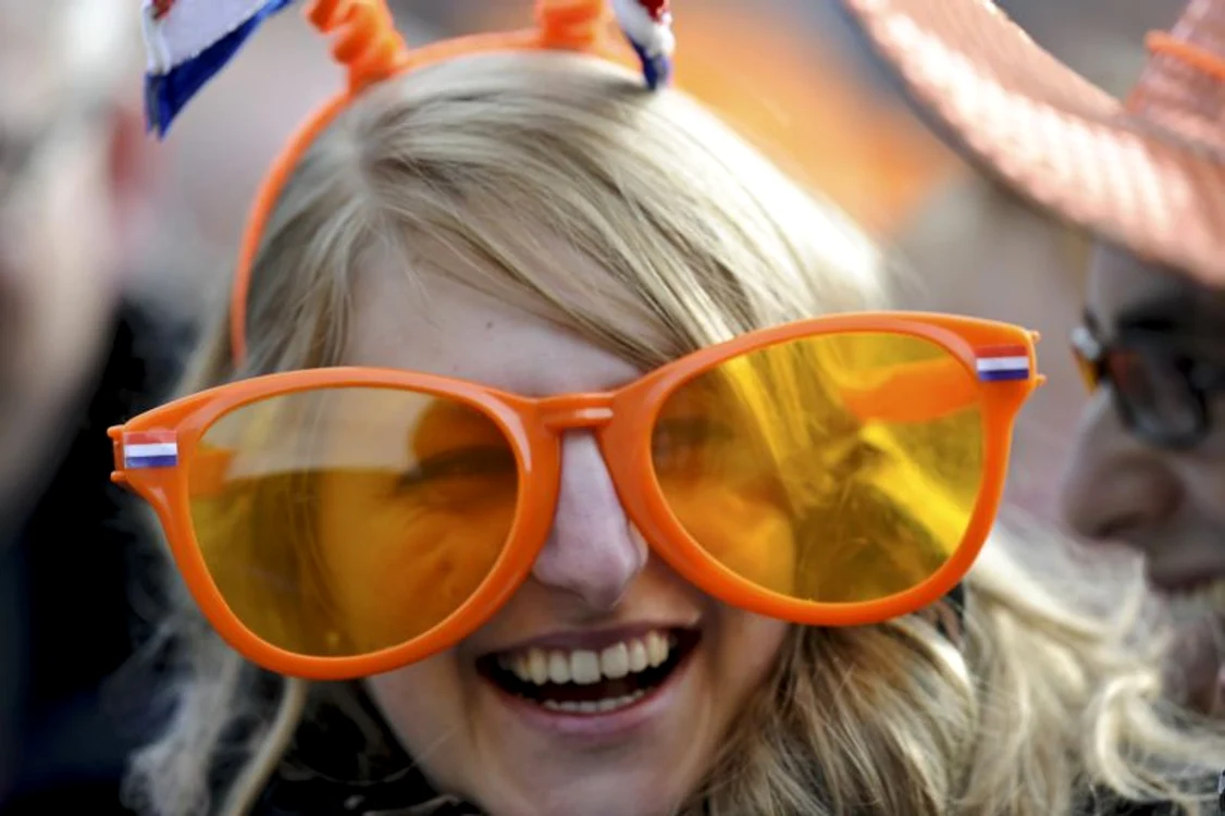 Olandezii l-au celebrat pe străzi pe noul rege Willem Alexander. (Foto: Reuters)