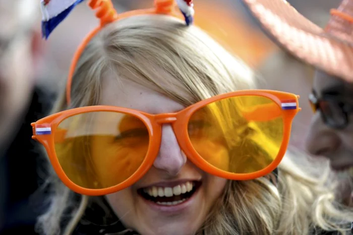 Olandezii l-au celebrat pe străzi pe noul rege Willem Alexander. (Foto: Reuters)