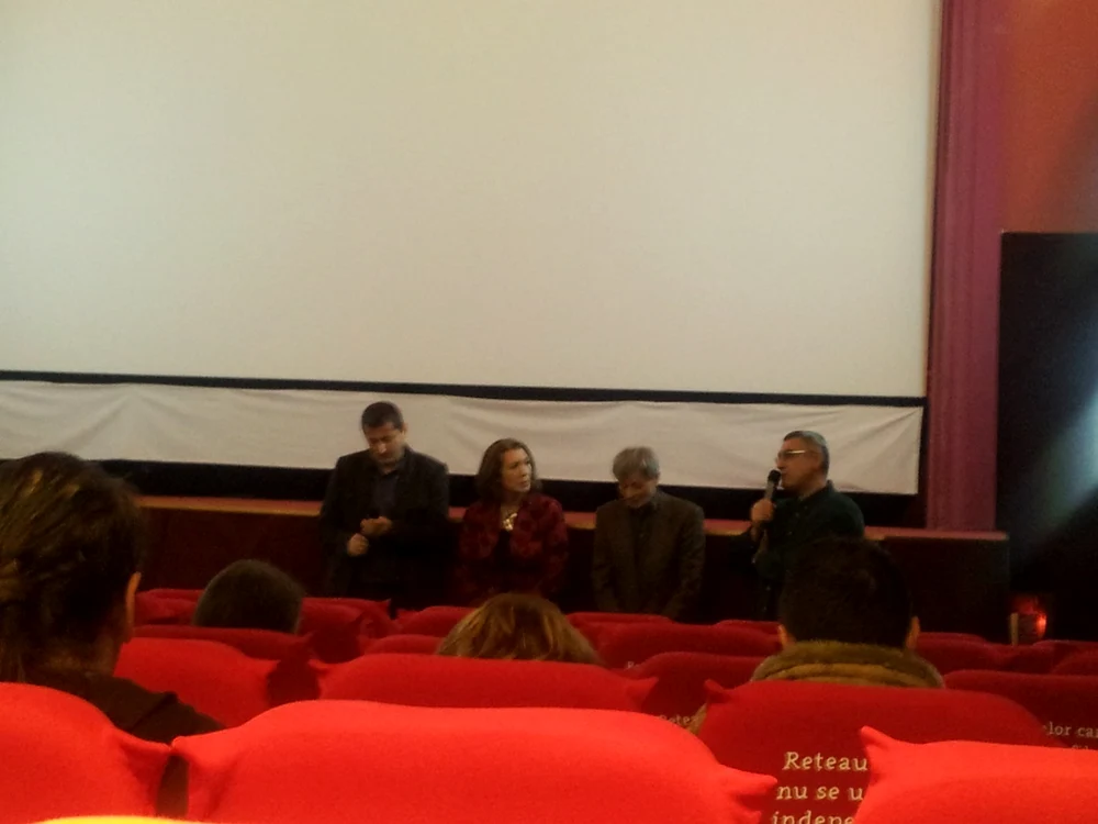 Grigore Cartianu (stânga) şi cei doi actori principali din film au răspuns întrebărilor clujenilor. FOTO: Remus Florescu