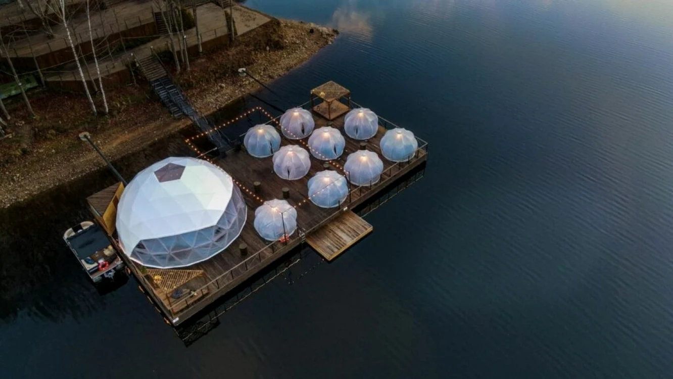 Vilage by Lake e un loc care îi va face pe mulţi să se simtă ca în paradis. FOTO: Călător în Bascheţi