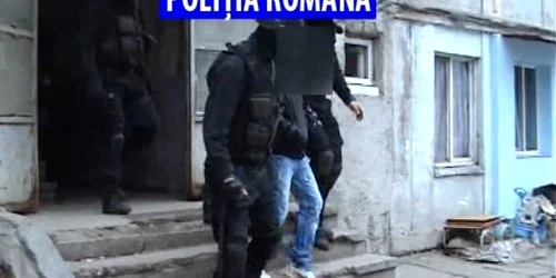 Persoanele suspectate de comiterea escrocheriilor telefonice au fost conduse la Poliţie pentru audieri 