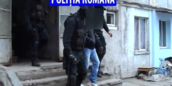 Persoanele suspectate de comiterea escrocheriilor telefonice au fost conduse la Poliţie pentru audieri