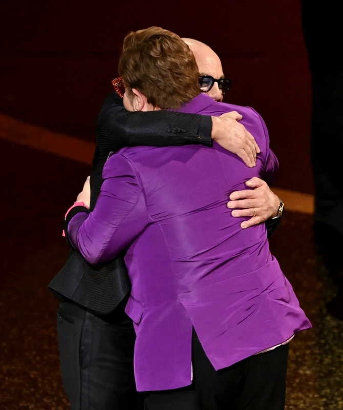 1 elton john pneumonie 1 jpg jpeg